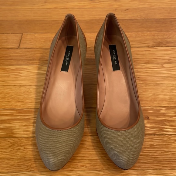 Ann Taylor Rose Canvas Kitten Heels, 7.5 M - Picture 2 of 6